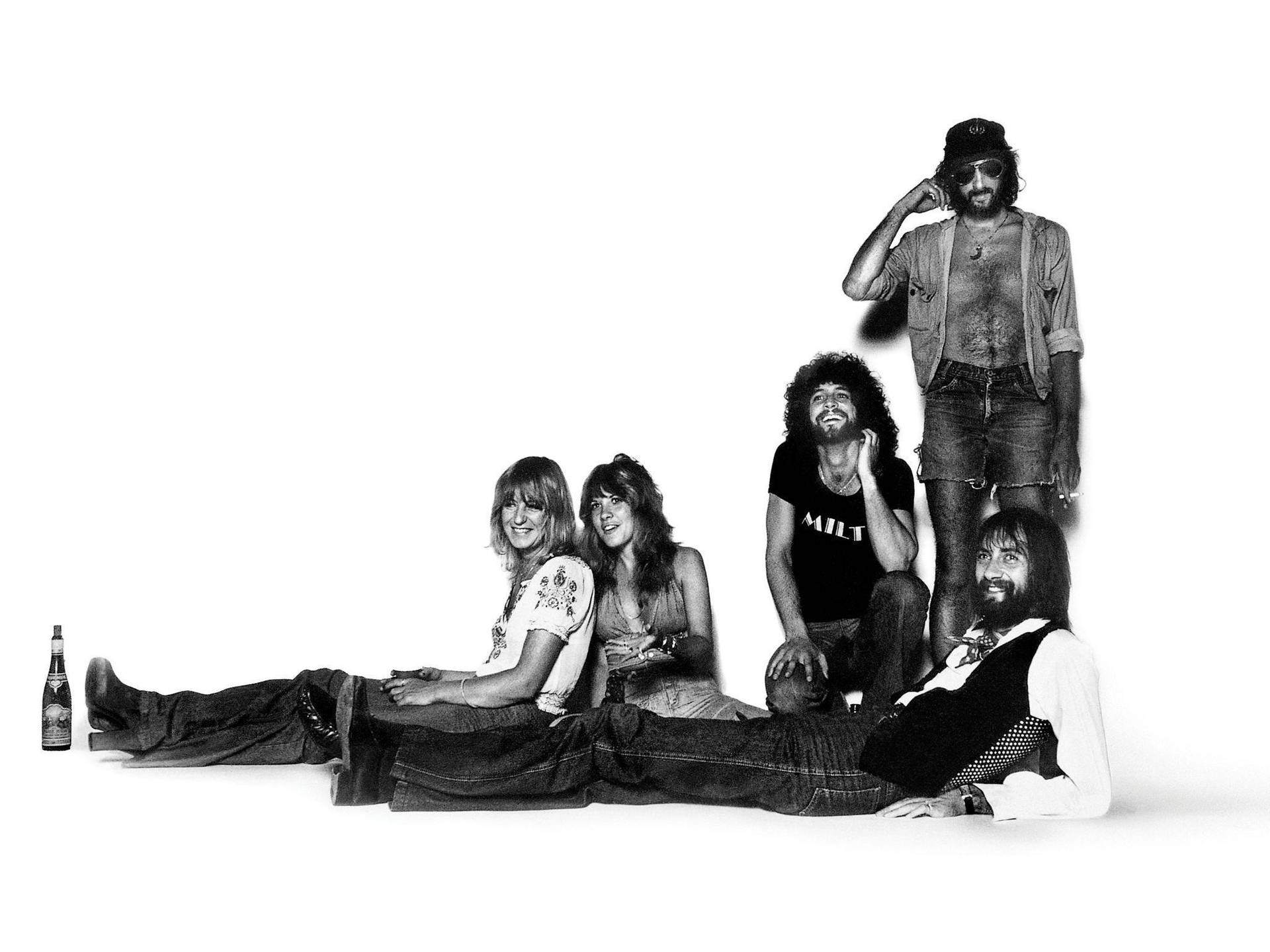 Download Fleetwood Mac Laidback Group Photo Wallpaper 