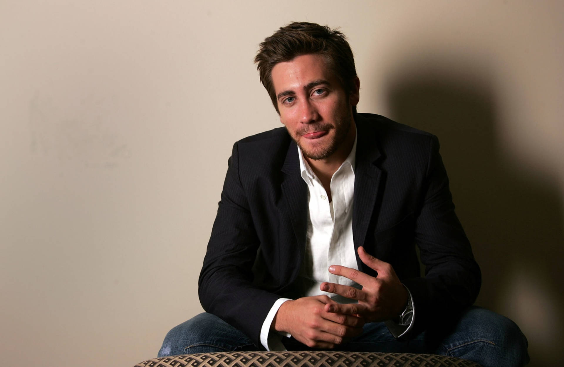 Flirty Jake Gyllenhaal Look Wallpaper