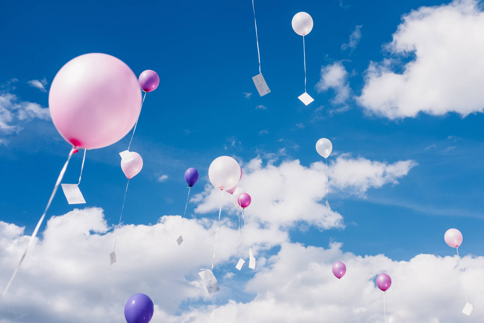 Floating Balloons In Sky wallpaper