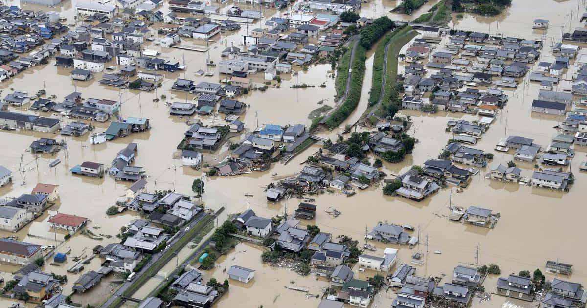 Vittimedi Una Devastante Alluvione In Una Città Vicino Alla Fonte D'acqua.