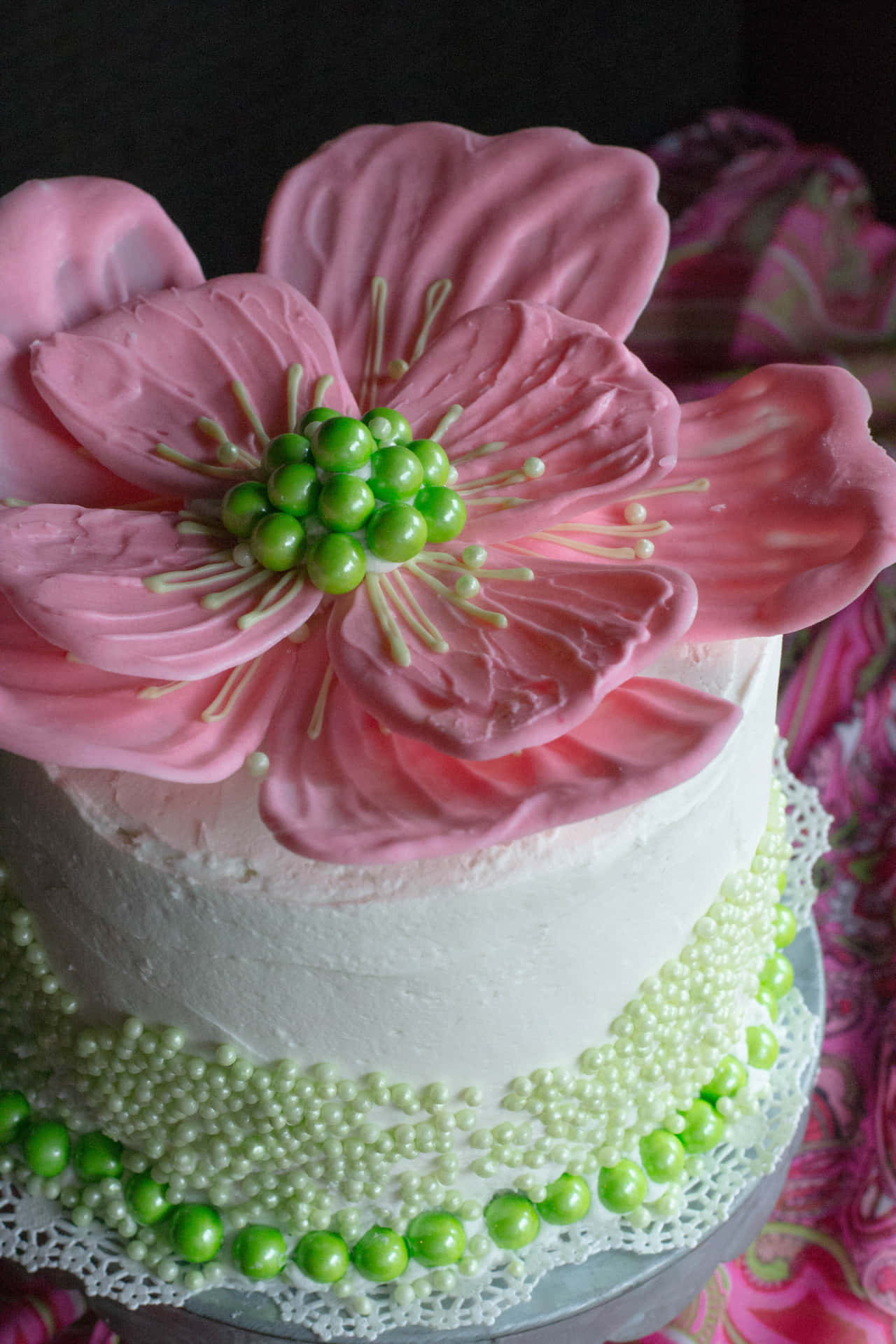 A Stunning Floral Cake for a Special Occasion Wallpaper