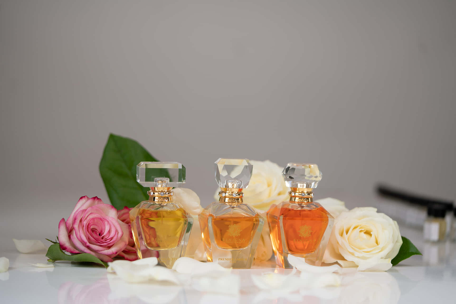 Enchanting Floral Fragrance Wallpaper
