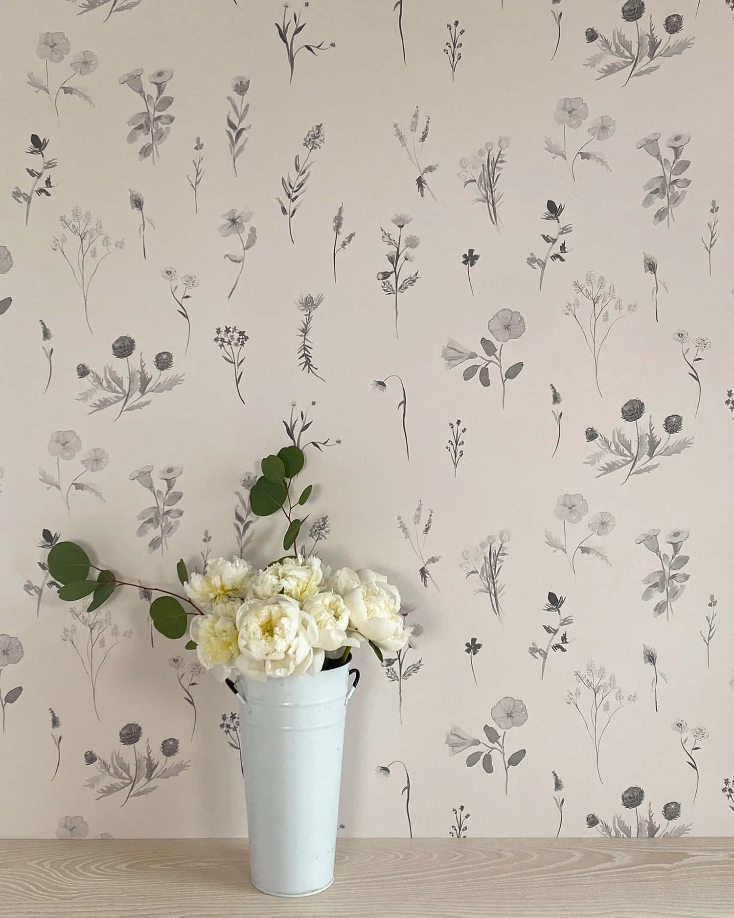 Papier Peint Floral Et Vase Avec Des Fleurs Blanches Fond d'écran