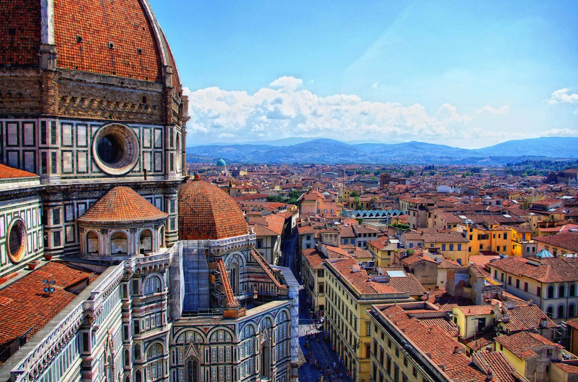 Vistade La Fachada De La Catedral De Florencia, Italia Fondo de pantalla