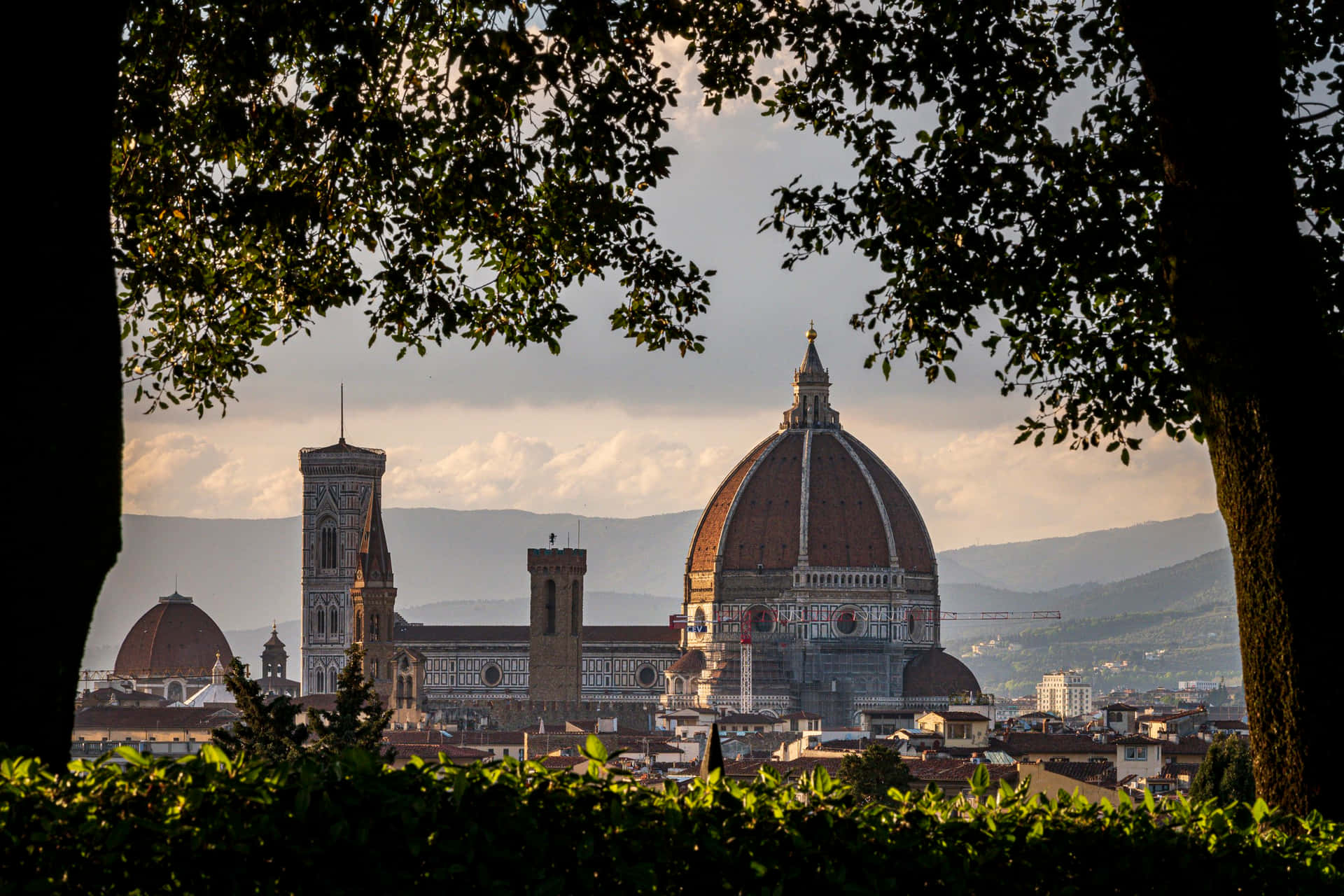 Catedralde Florencia, Vista Exterior En Italia. Fondo de pantalla