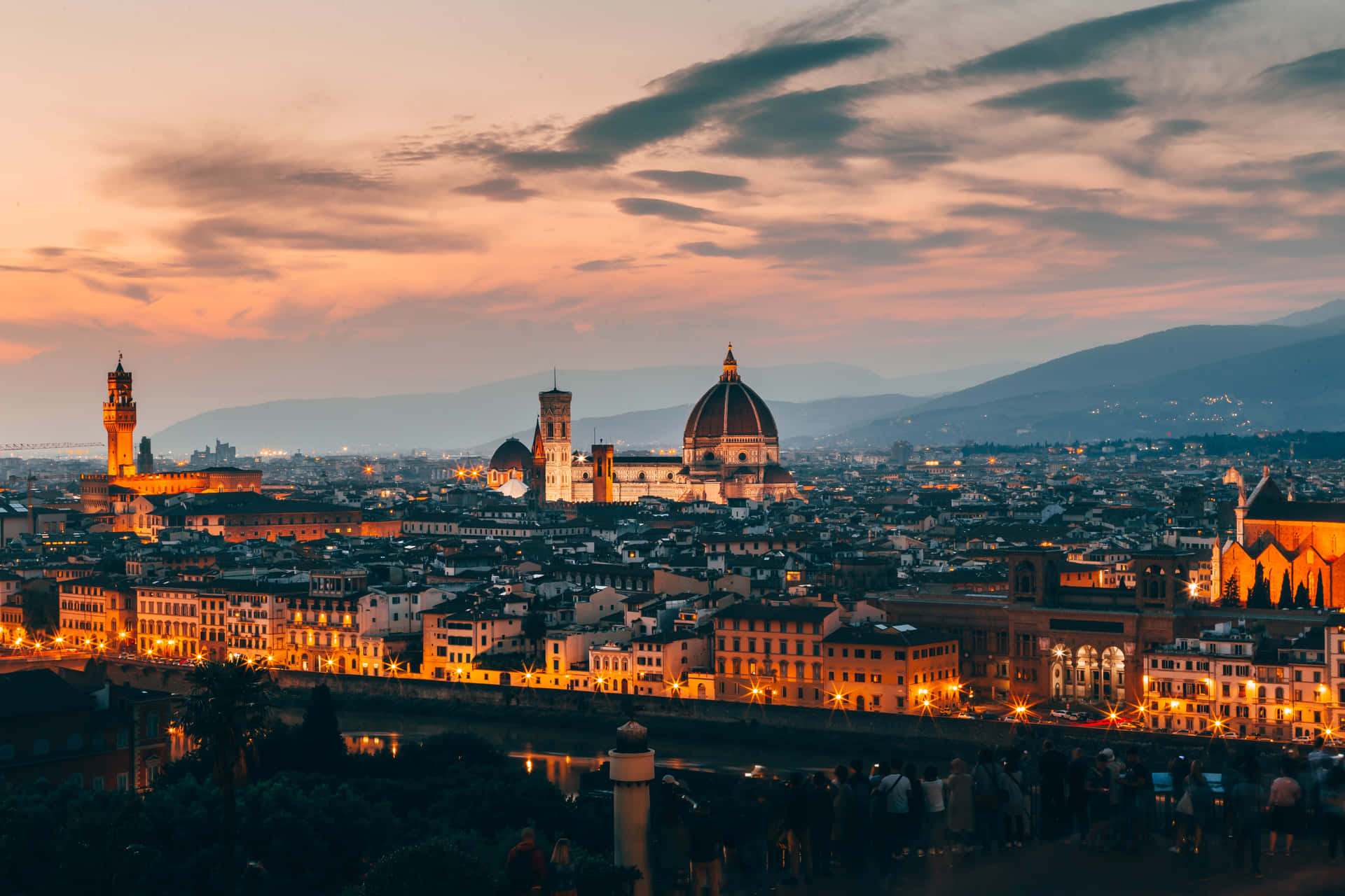 Catedralde Florencia En Italia - Vista Amplia Fondo de pantalla