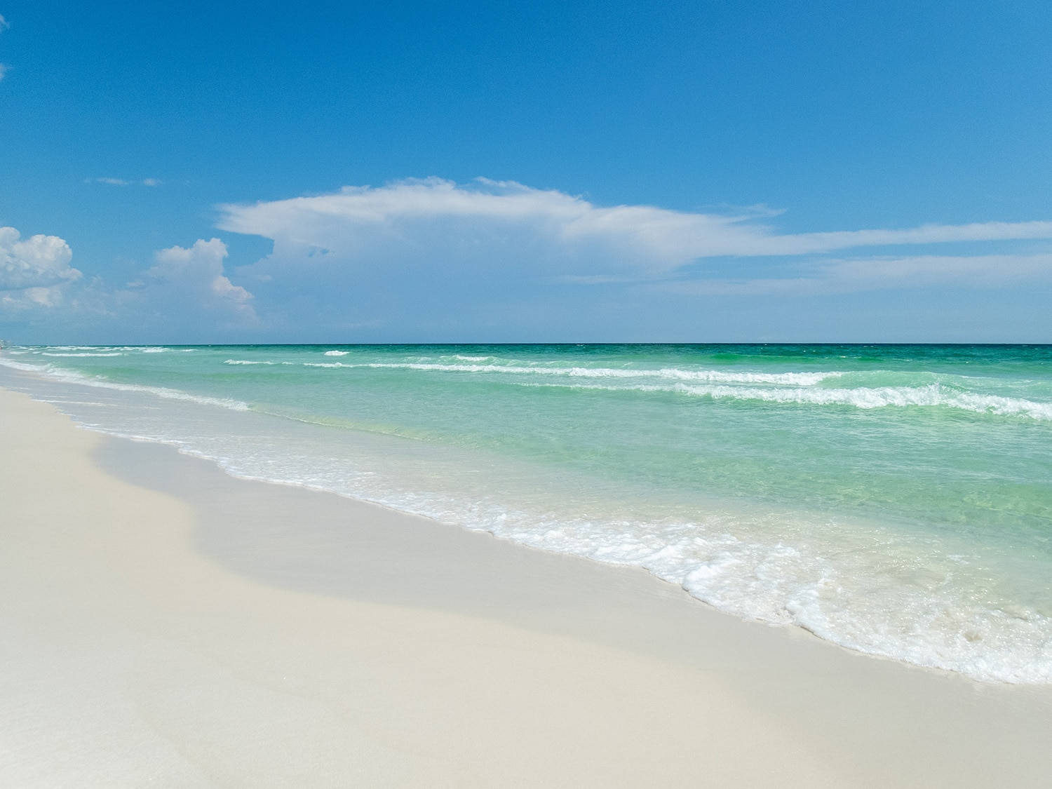 Spiaggiadella Florida, Mare Calmo E Tranquillo. Sfondo