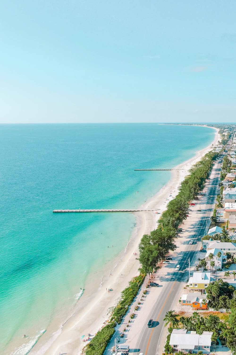 Floridas strand lange hvide sande og lyseblåt hav Wallpaper