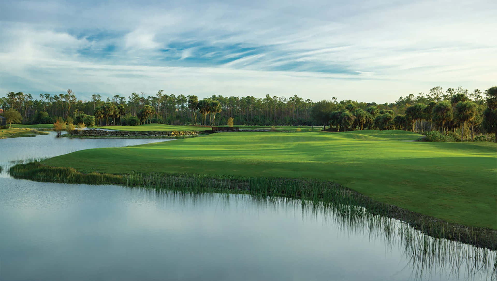 Napleslakes Country Club Floridas Golfbana. Wallpaper