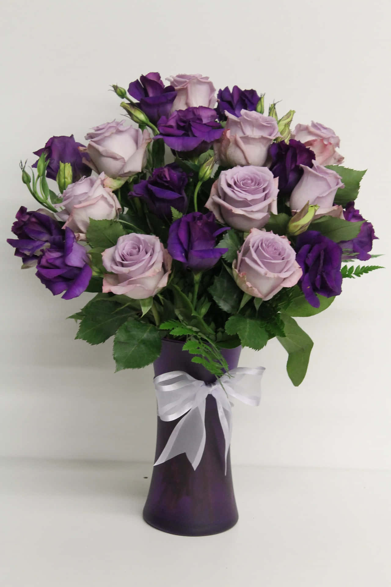 A gorgeous flower bouquet perfect for any special occasion.