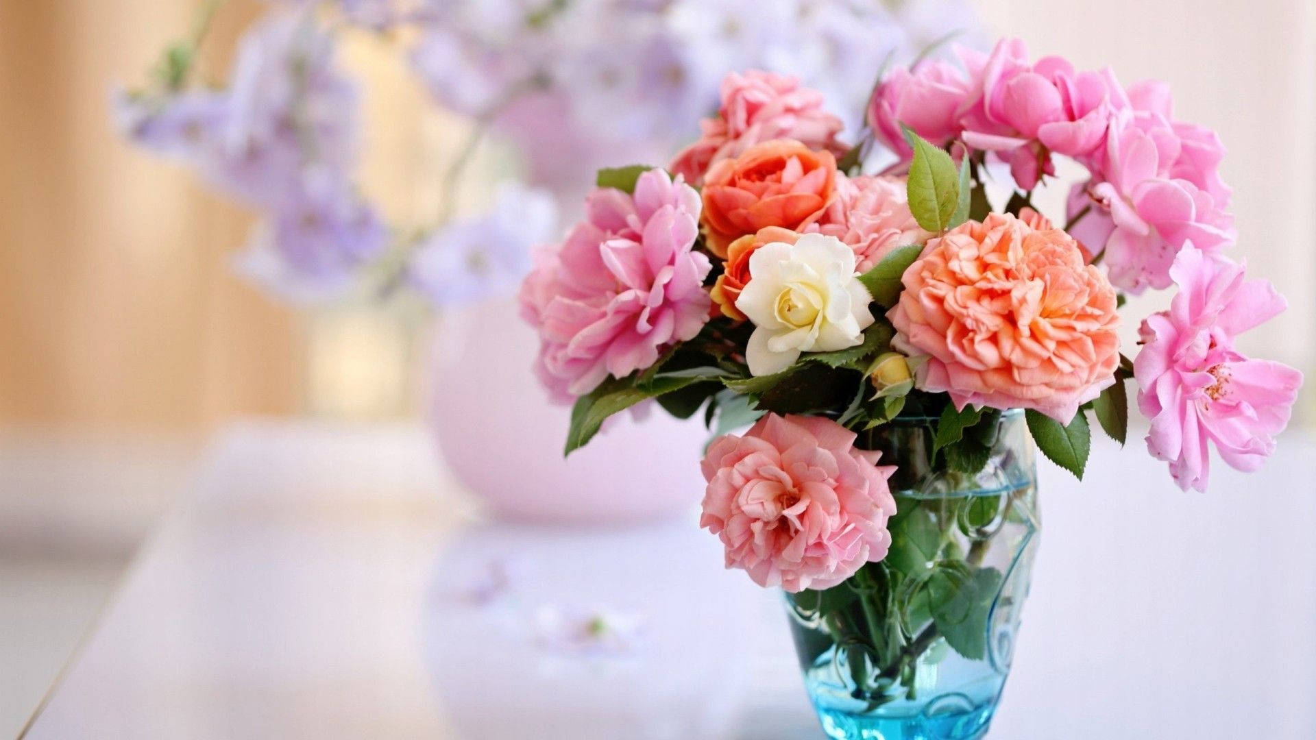 Blumenvasemit Gartenrosen Als Hintergrundbild Für Den Desktop Wallpaper