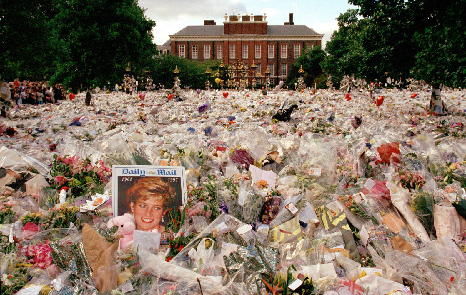 Flowers For Princess Diana Kensington Palace Picture