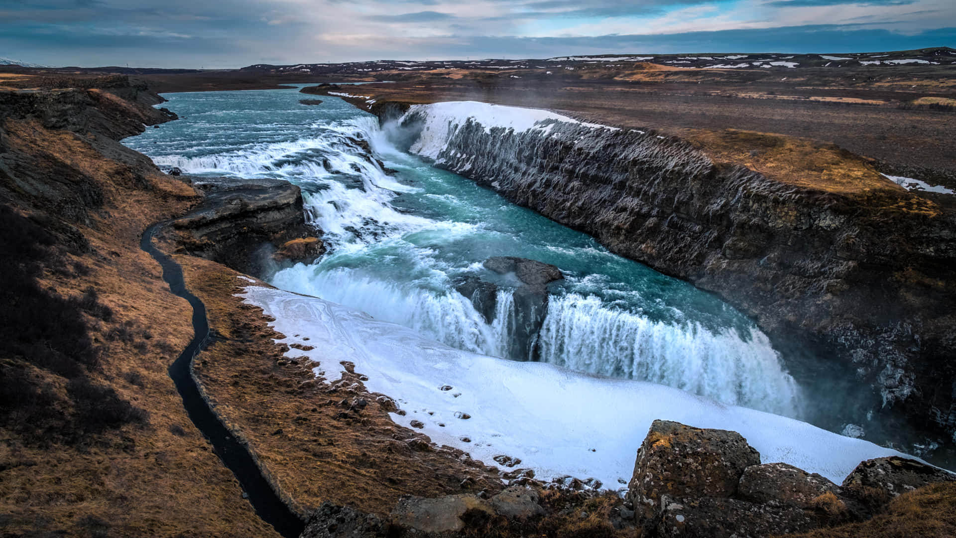 Flowing Gullfoss Waterfall In Southwest Iceland Wallpaper