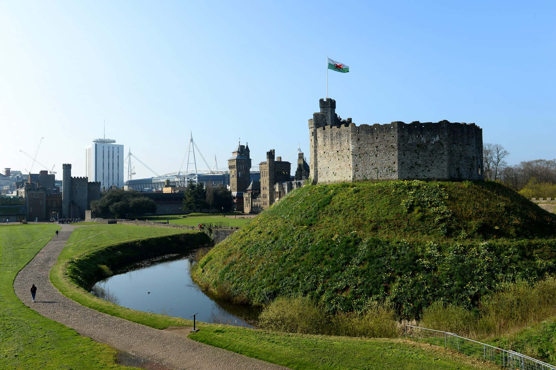 Flowing Water At Cardiff Castle Wallpaper