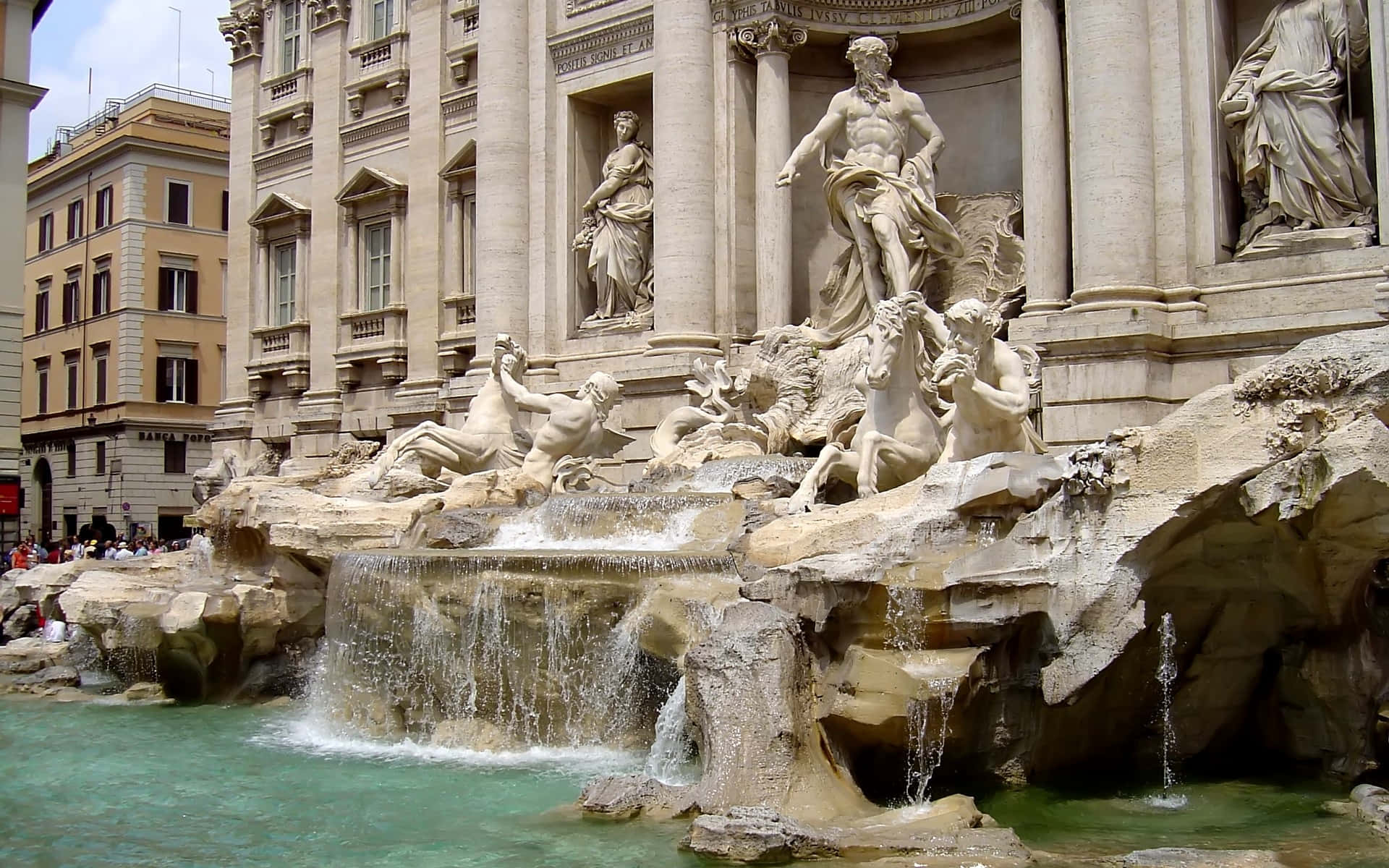 Flowing Water On Trevi Fountain Wallpaper