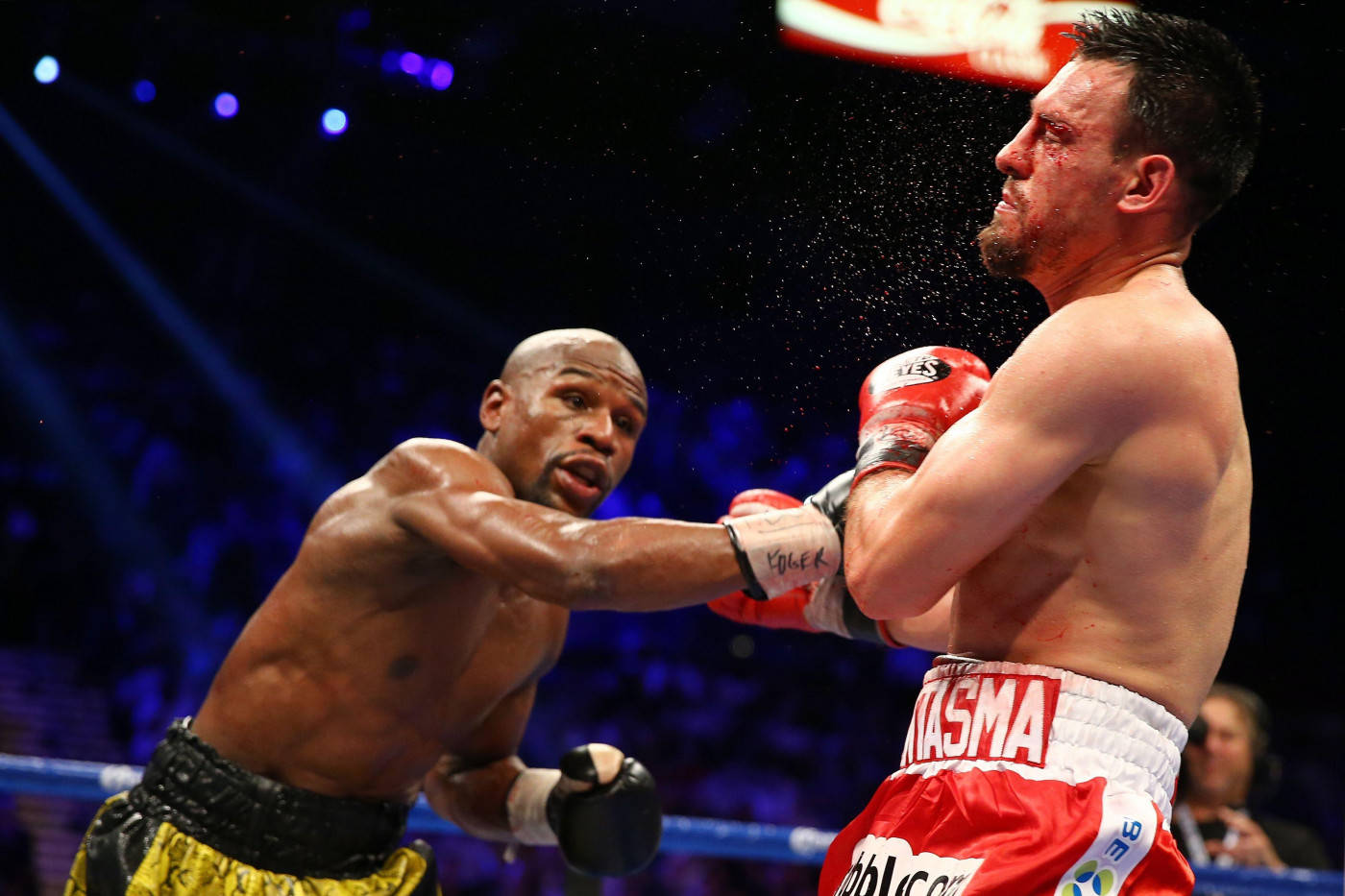 Floyd Mayweather Lands A Solid Hit Wallpaper