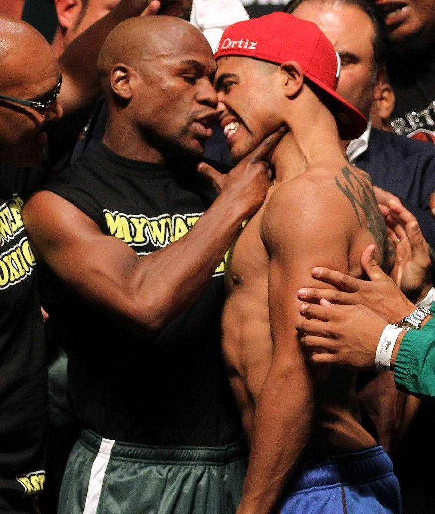 Floyd Mayweather Ready To Square Off Background