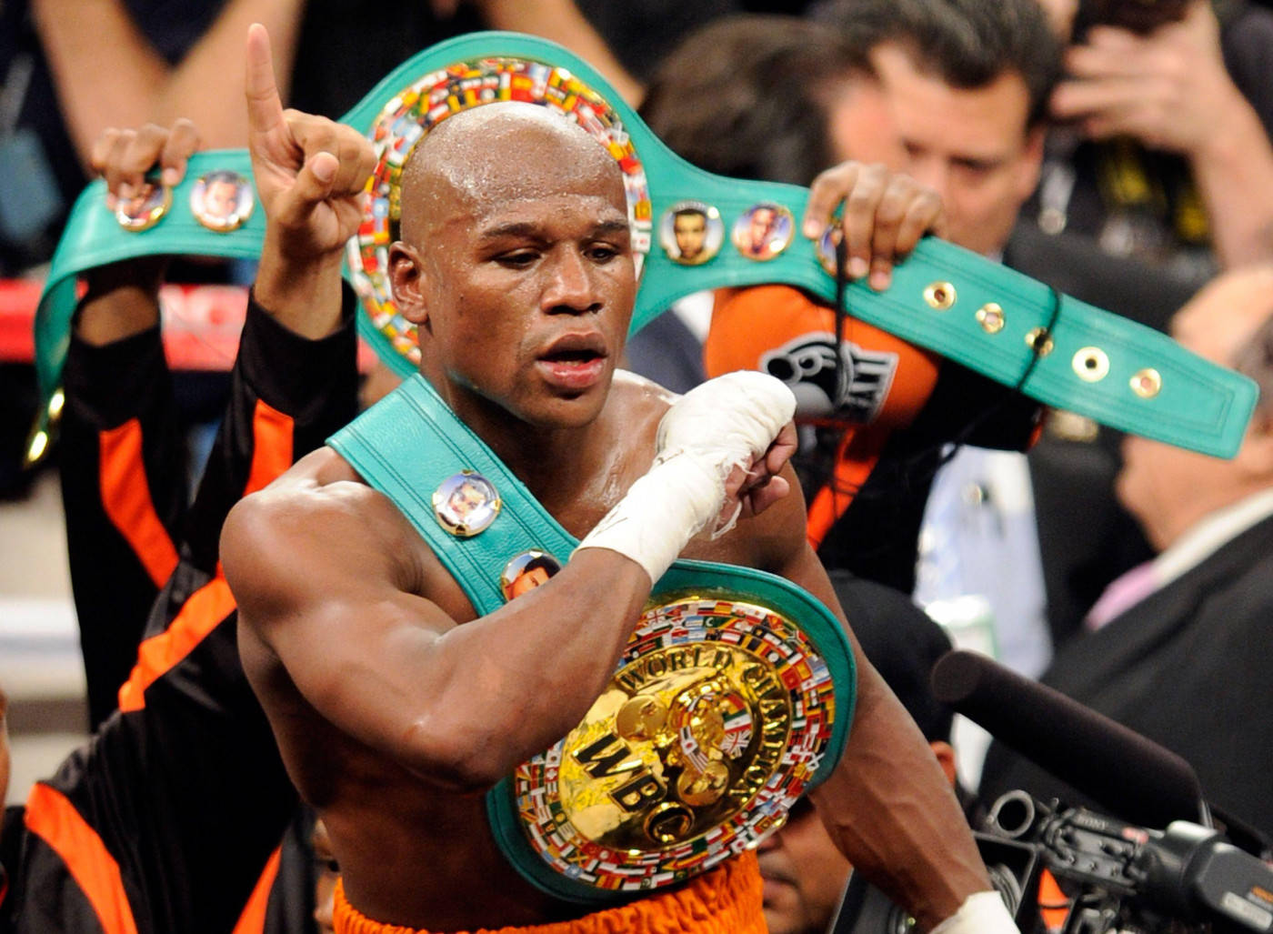 Floyd Mayweather Showing Off His Belt Wallpaper