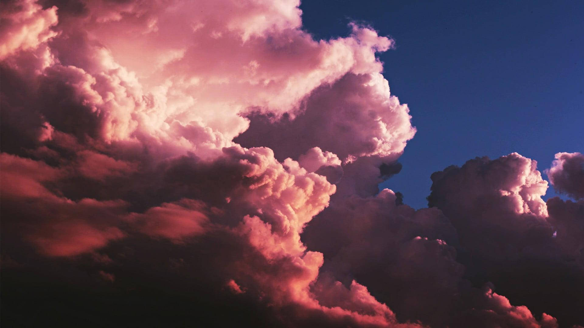 Graceful Sunset with Fluffy Red Aesthetic Clouds Wallpaper