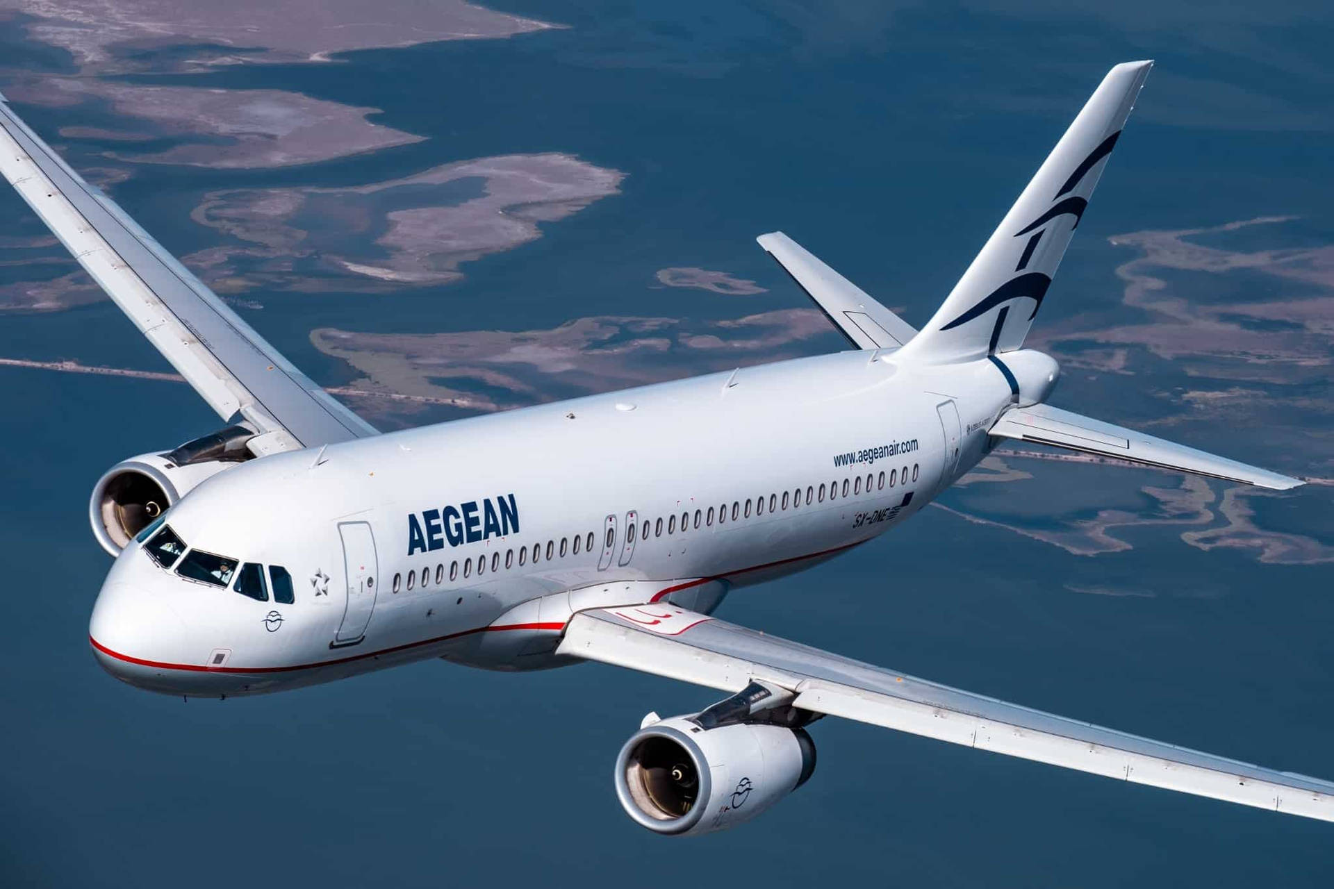 Volandocon El Airbus A320 De Aegean Airlines Y Las Islas. Fondo de pantalla