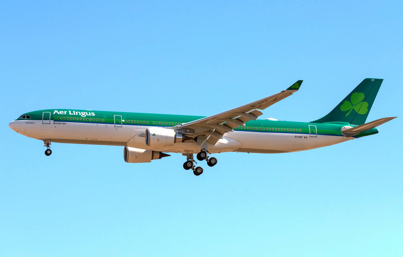 Flying Aer Lingus Airplane Wallpaper