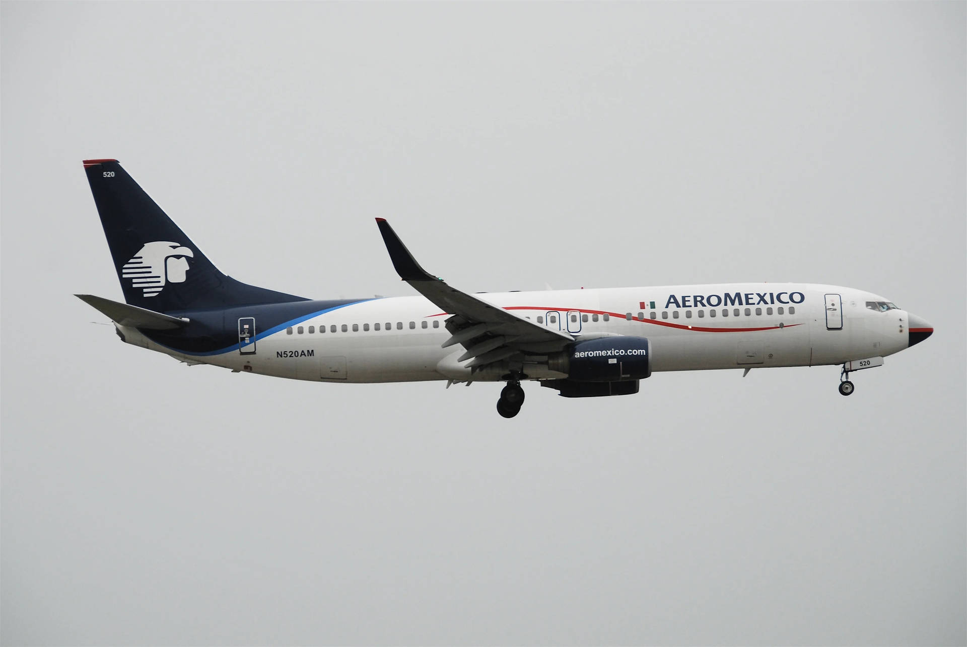 Flying Aeromexico Airline Boeing 737-800 Wallpaper