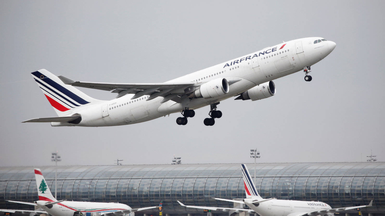 Flying Air France Airbus A320 Wallpaper