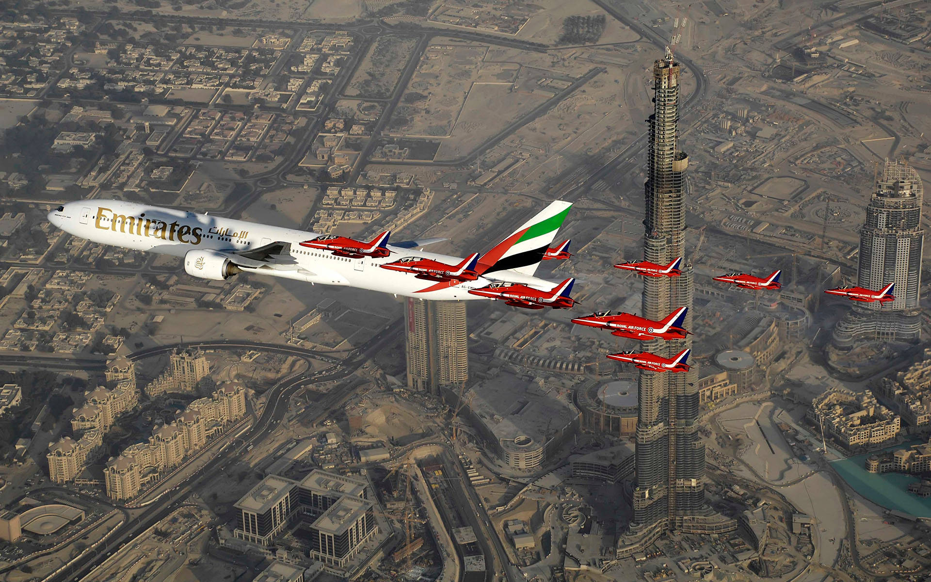 Flying Emirates Hd Plane