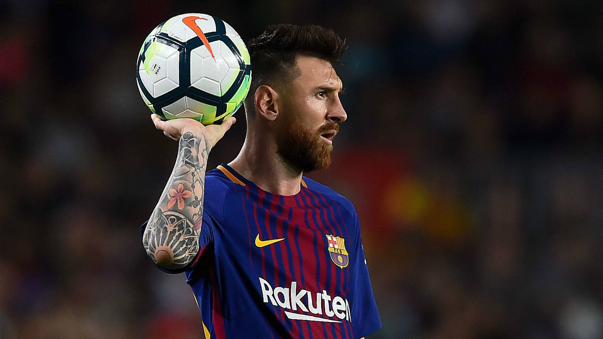 Fodboldspillere Hd Messi Holding Ball Wallpaper