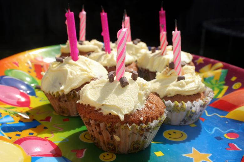 Fødselsdag Cupcakes Med Stearinlys Wallpaper