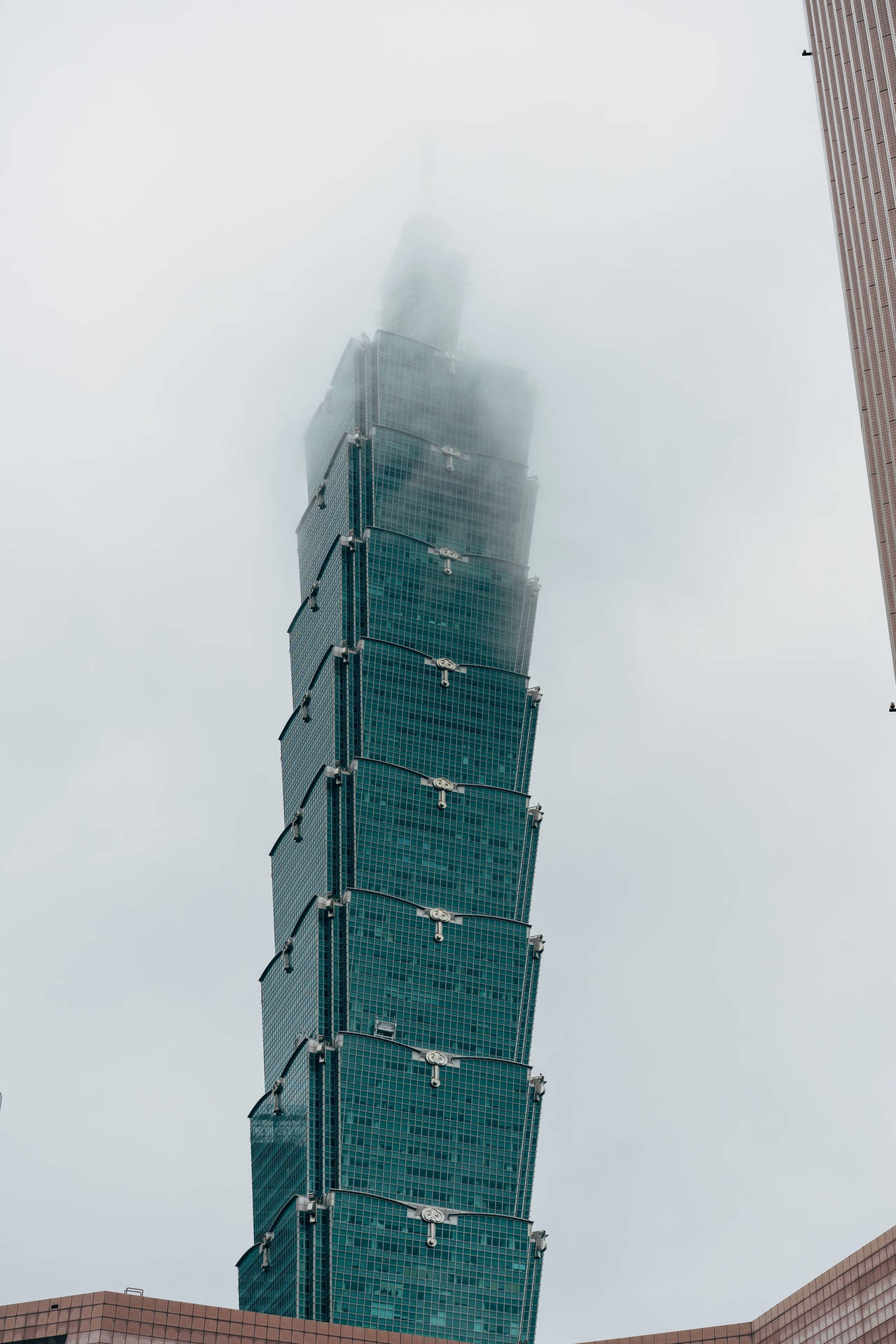 Nebelüber Taipei 101 Wallpaper
