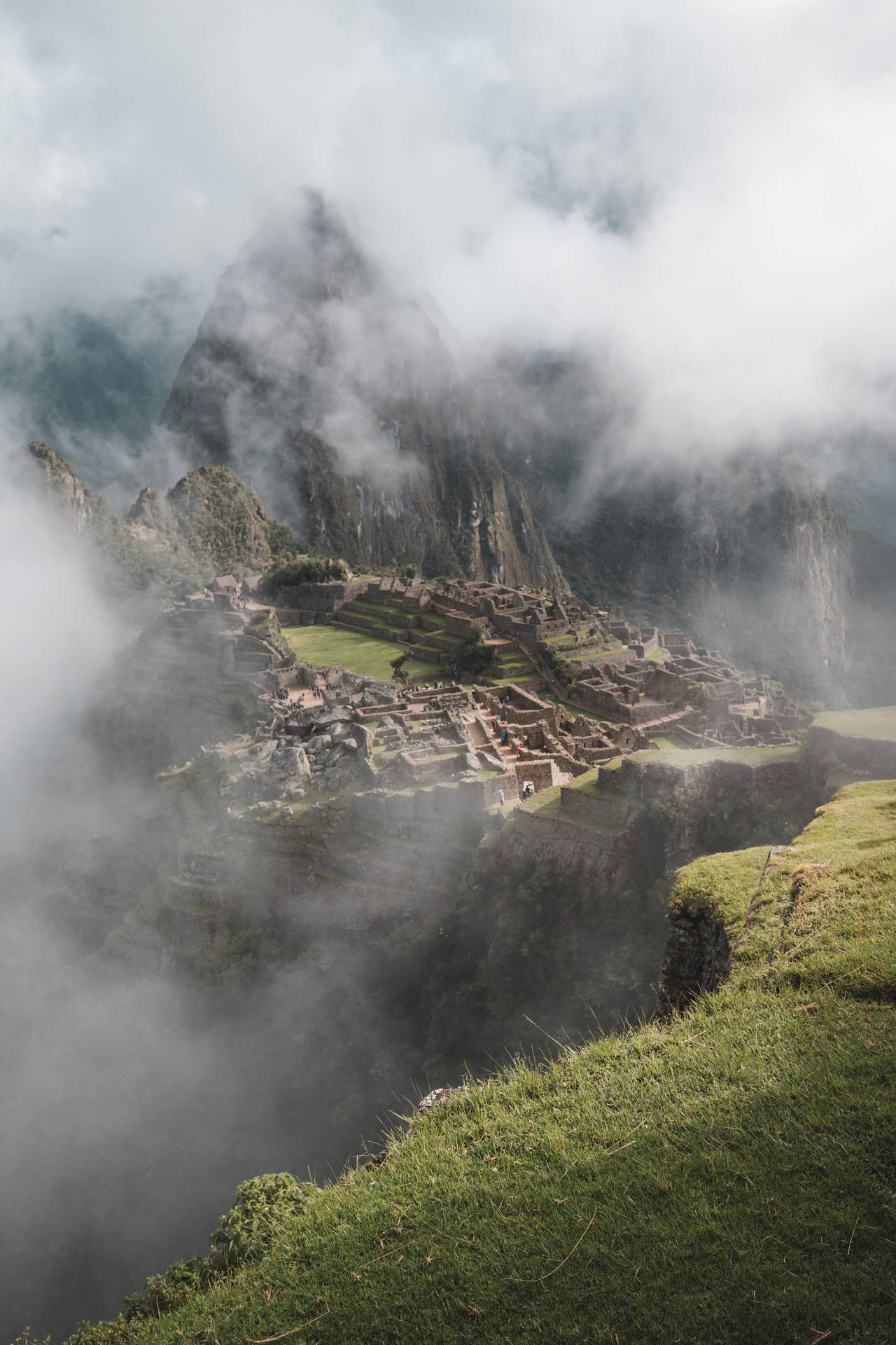 Foggy Machu Picchu Cusco Peru Wallpaper