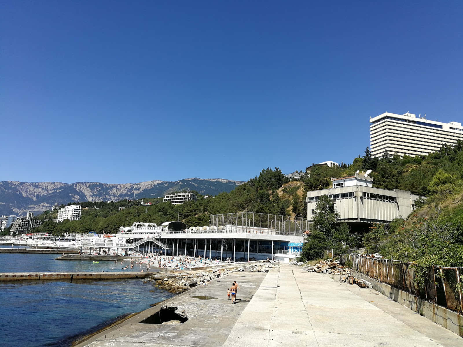 Fondode Pantalla De Yalta Inturist Frente A La Playa Fondo de pantalla