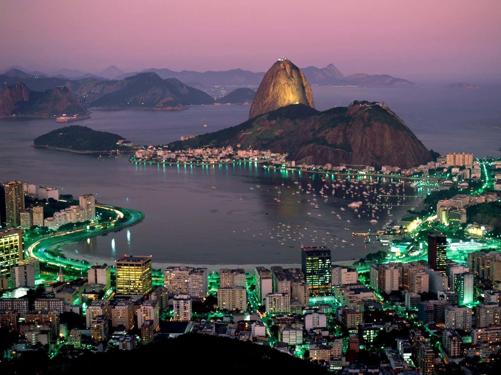 Fondode Pantalla: Vibrante Panorámica De Río De Janeiro, Brasil