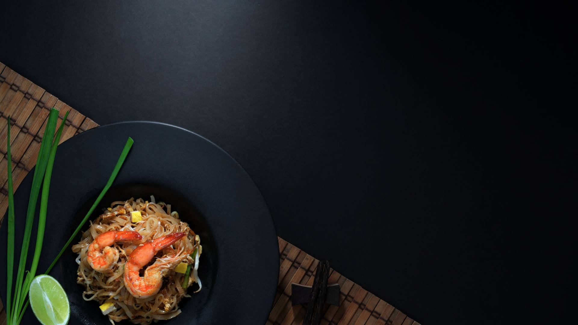 Noodles With Shrimp Food 4K Wallpaper