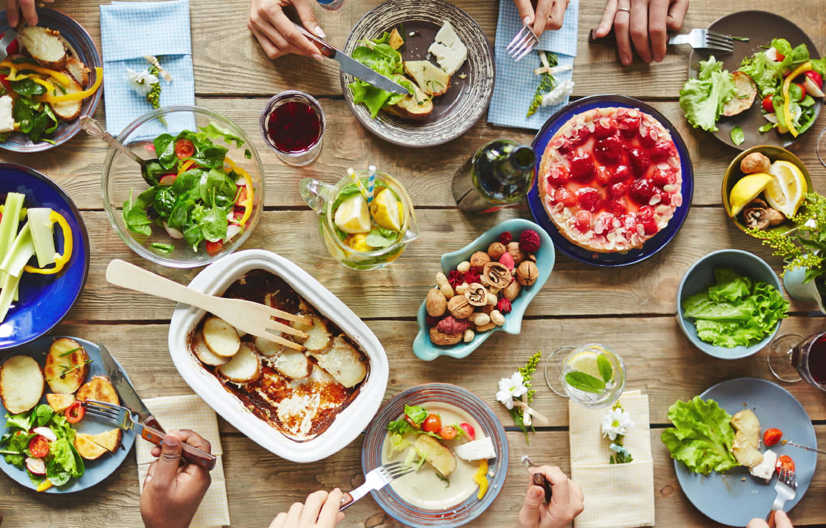 Satisfacetu Apetito Con Deliciosa Comida Y Bebidas Fondo de pantalla