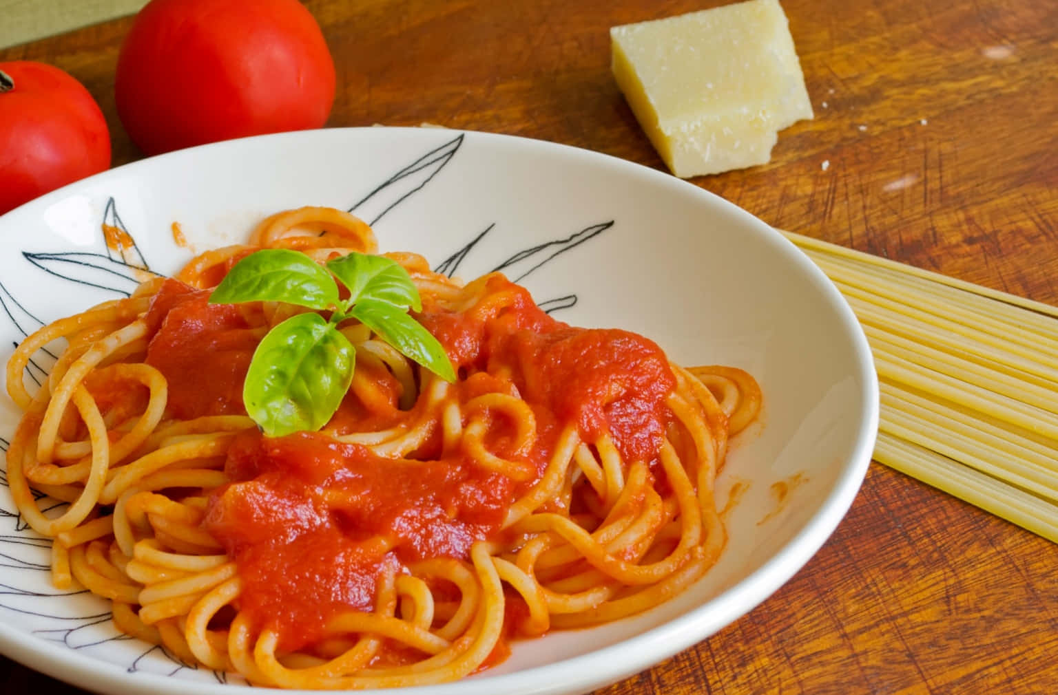 A Bowl Of Spaghetti With Tomato Sauce And Tomatoes