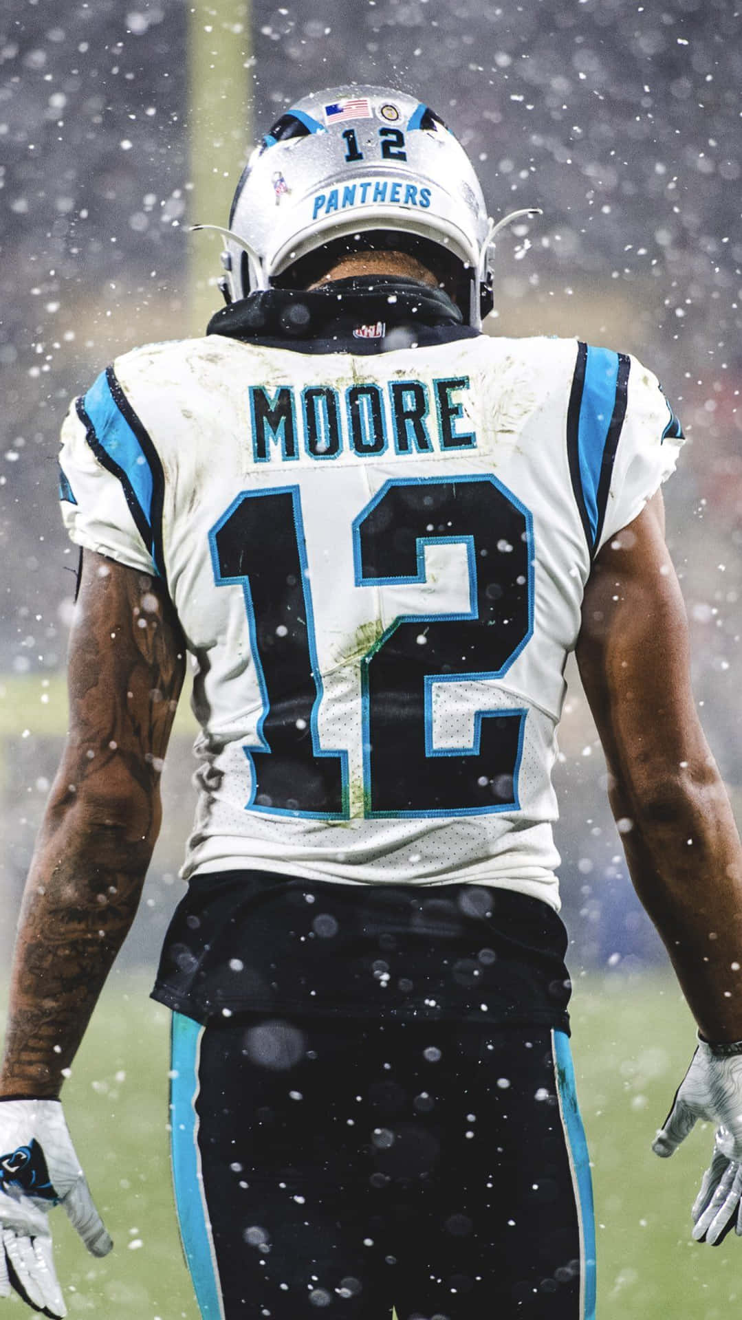Fotbollsspelaredj Moore Carolina Panthers Vit 12 - Would Be The Translation Of The Given Sentence Into Swedish. In The Context Of Computer Or Mobile Wallpaper, It Might Be Describing A Particular Image Or Design Featuring Football Player Dj Moore From The Carolina Panthers, Against A White Background, And Possibly With The Number 12 Displayed Prominently As Well. Wallpaper