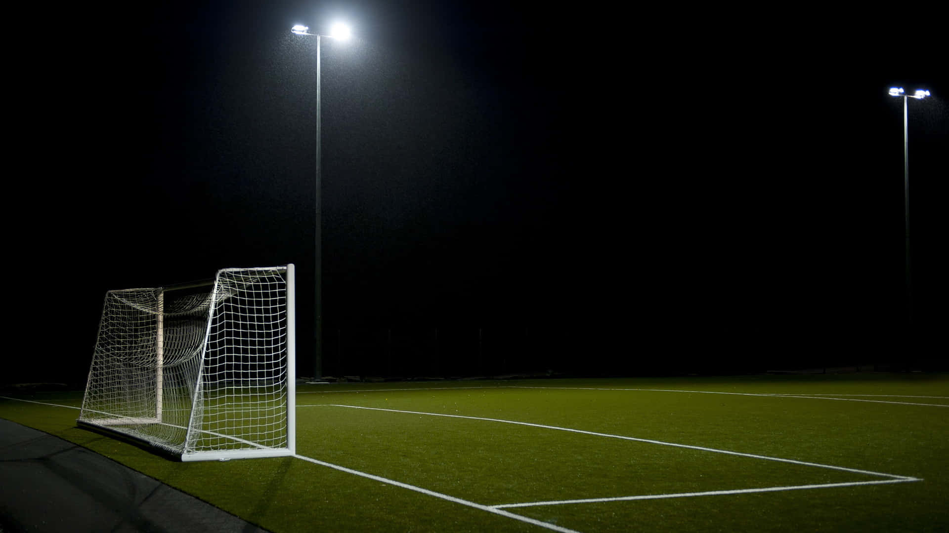 Campode Futebol Durante A Noite Escura. Papel de Parede