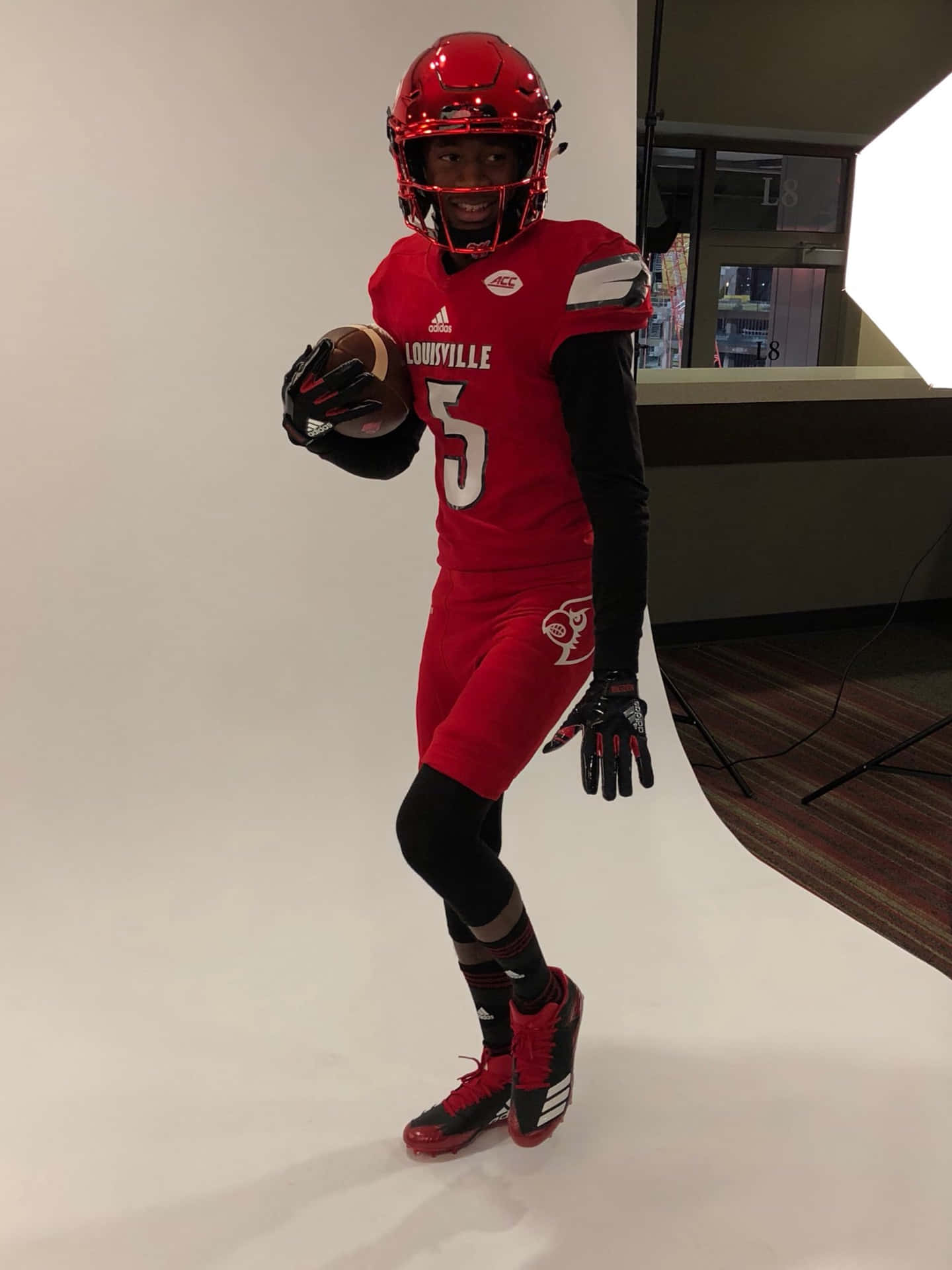 Joueur De Football En Uniforme Rouge Numéro 5 Fond d'écran