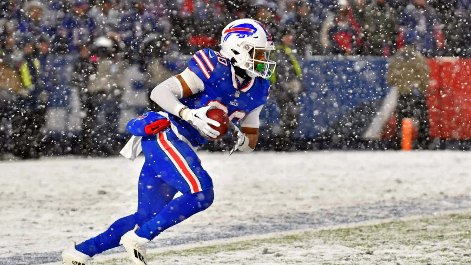 Football Player Snowy Game Wallpaper
