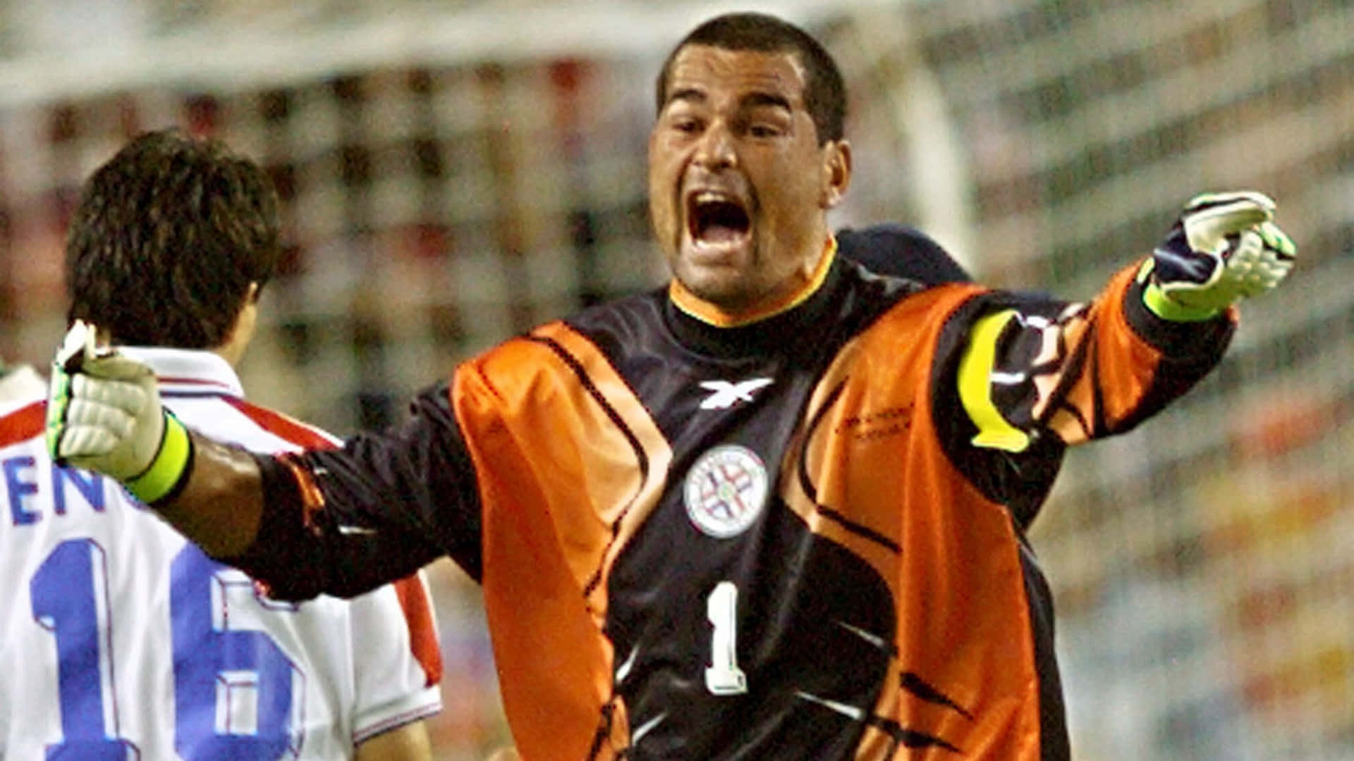 Fußballspielerjosé Luis Chilavert Feiert Während Der Fußball-weltmeisterschaft 1998 Wallpaper