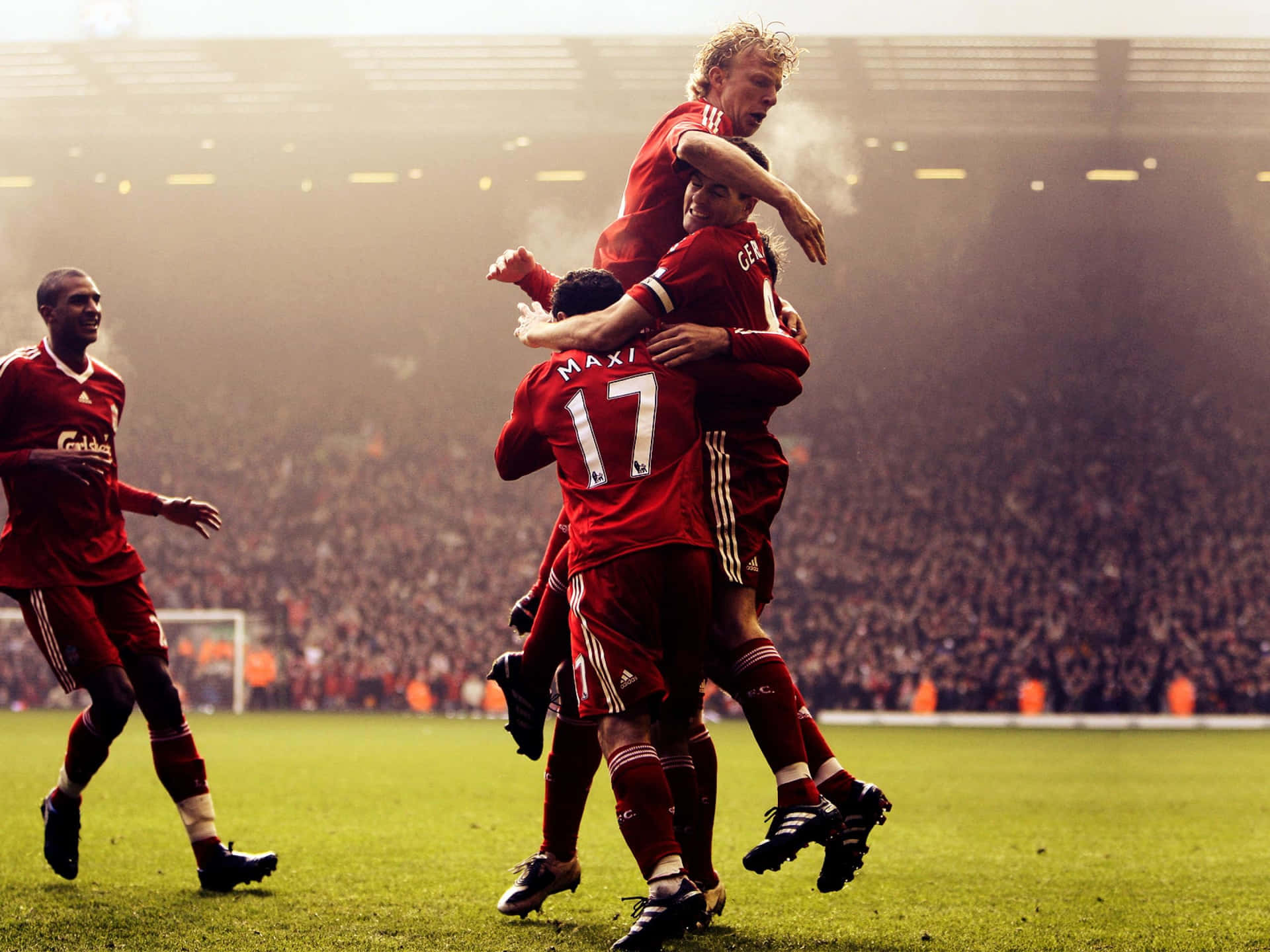 Игра любимая команда. Liverpool FC. Футболисты Ливерпуля. Обои футбол. Футбол фото.
