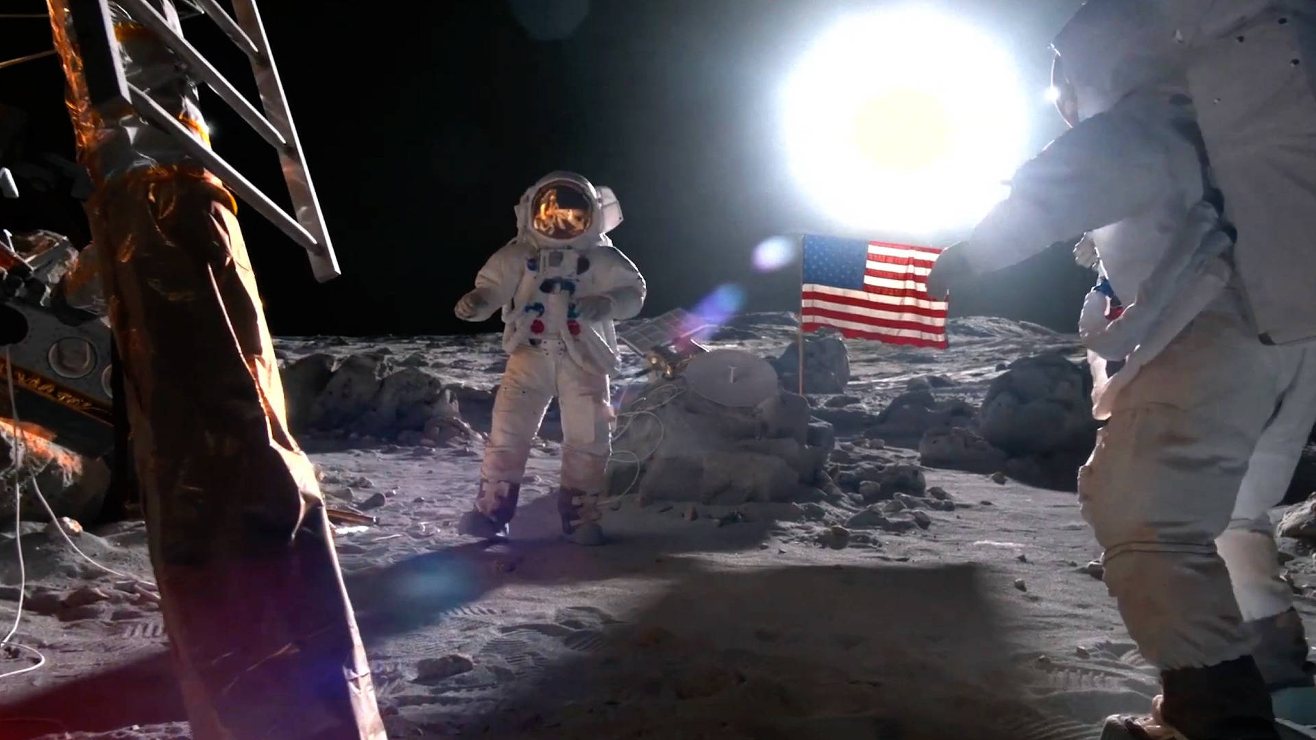 Füralle Menschen Usa Flagge Auf Dem Mond Wallpaper