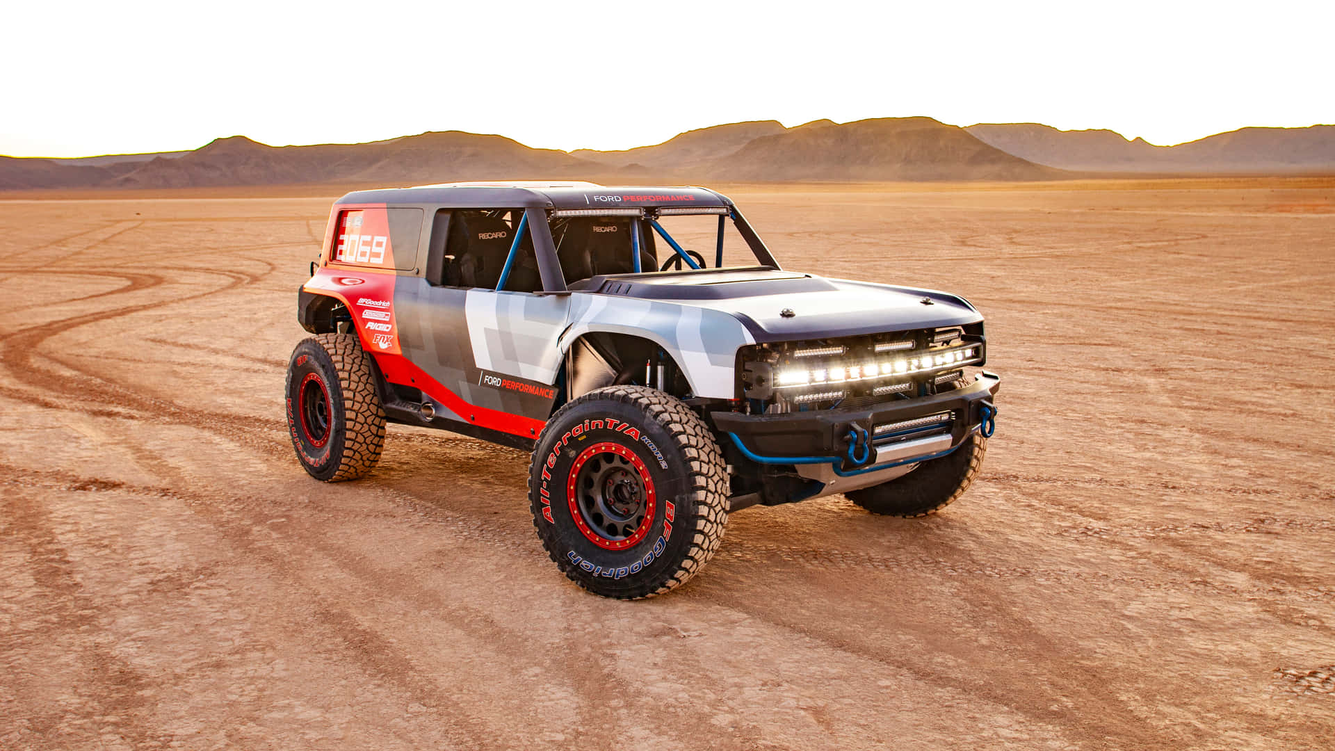 Navigate off-road adventures in the Ford Bronco!