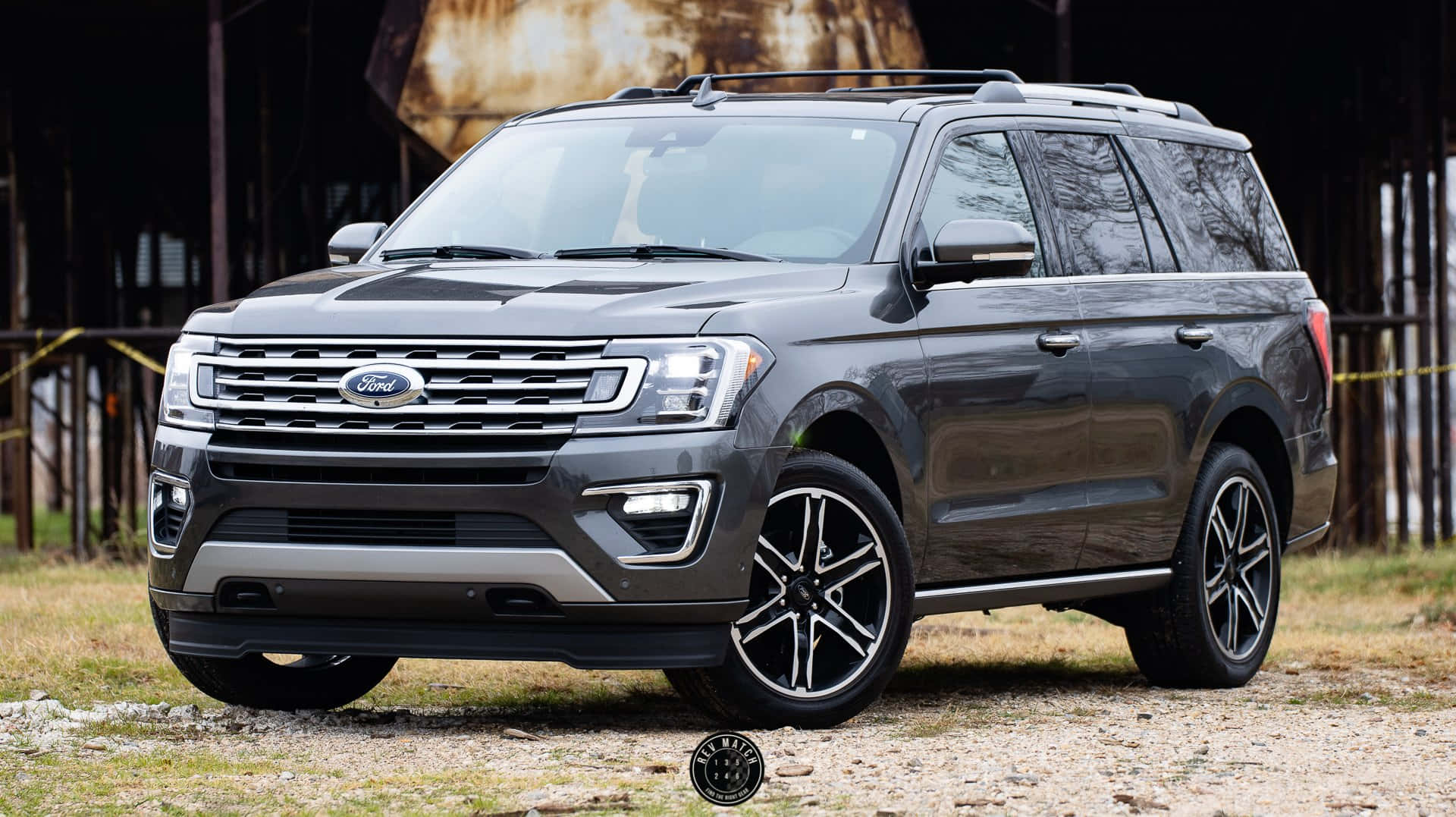 Caption: Sleek and Powerful - The Ford Expedition Wallpaper