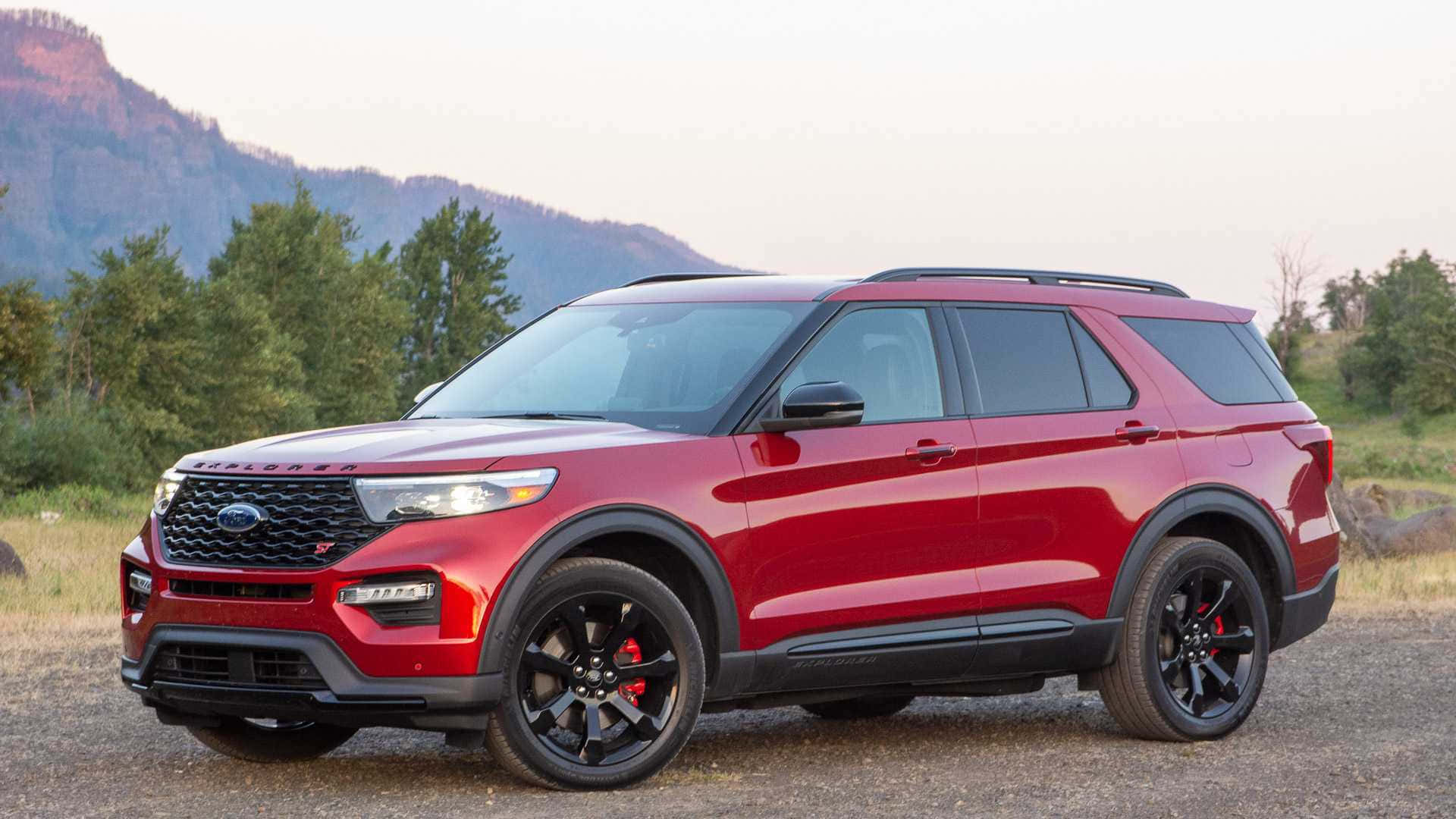 Stunning Ford Explorer dominating the off-road terrain Wallpaper