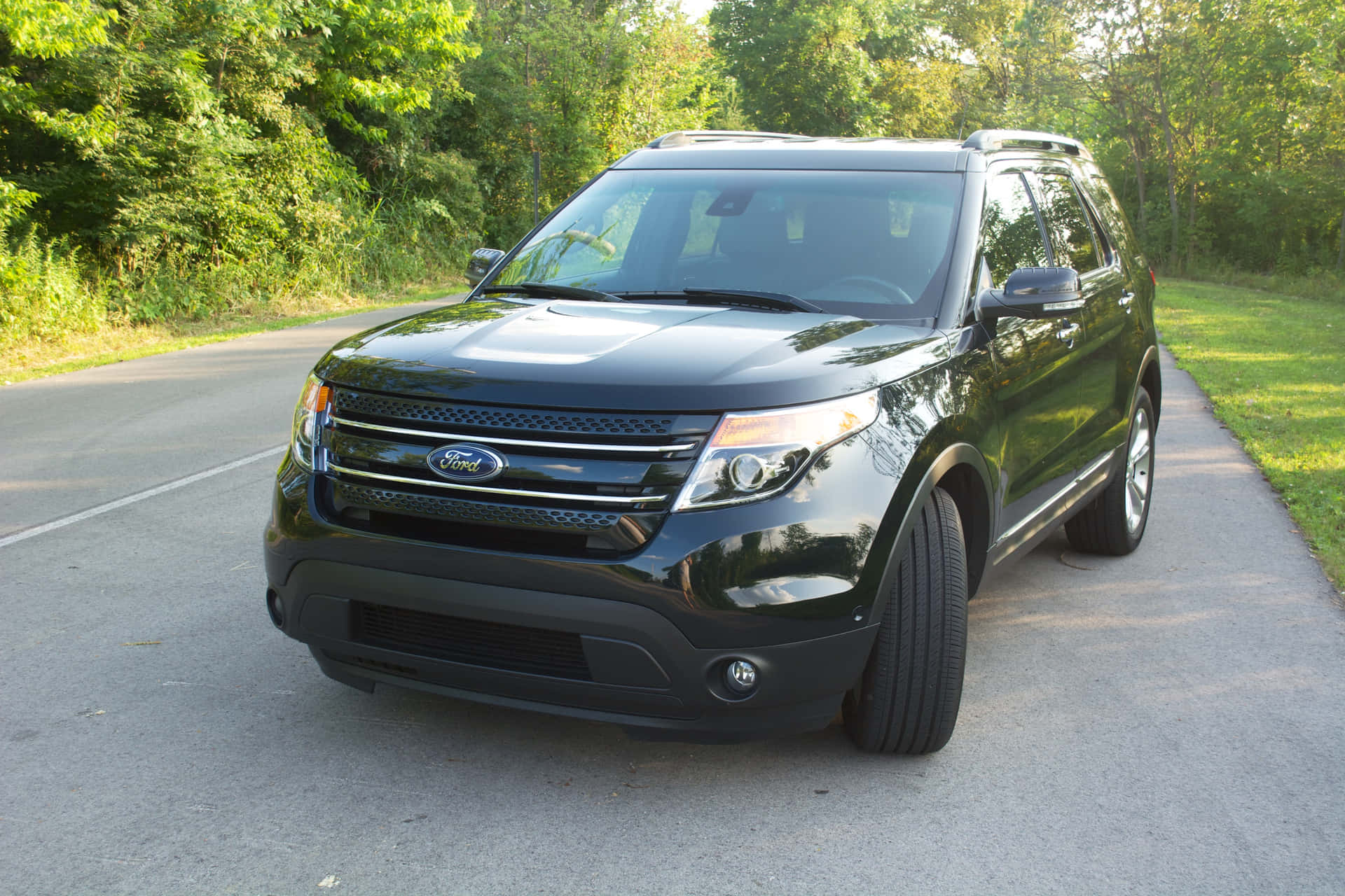 Stunning Ford Explorer on a Scenic Road Wallpaper