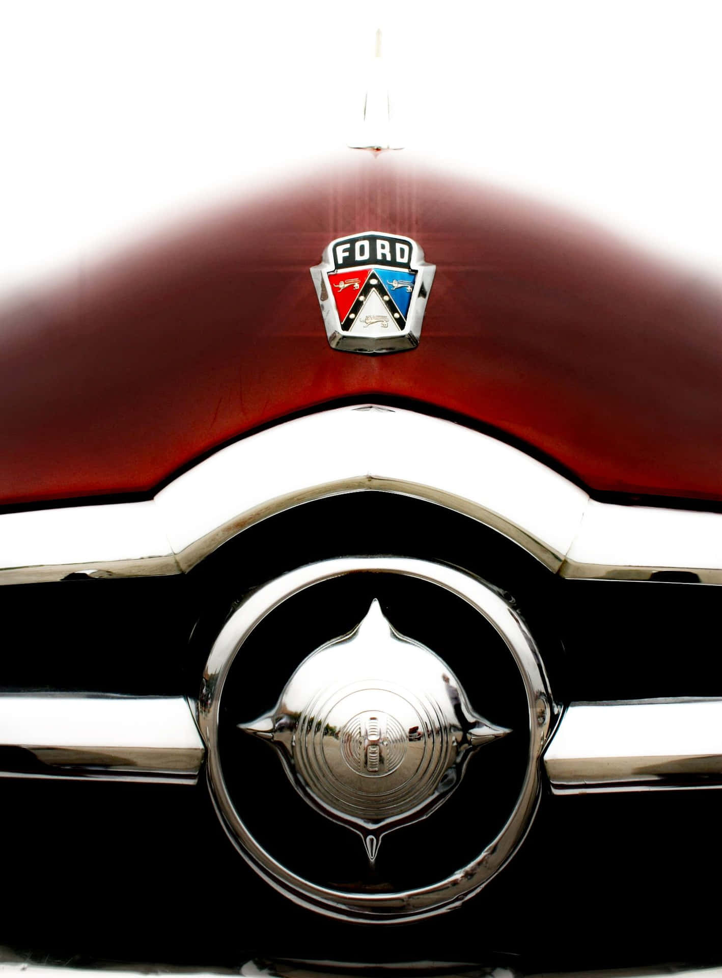 Ford Logo on Stunning Gradient Background Wallpaper