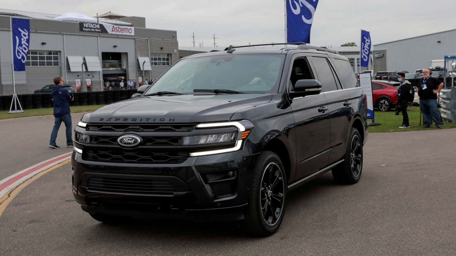 The 2020 Ford Expedition Is Parked In Front Of A Building